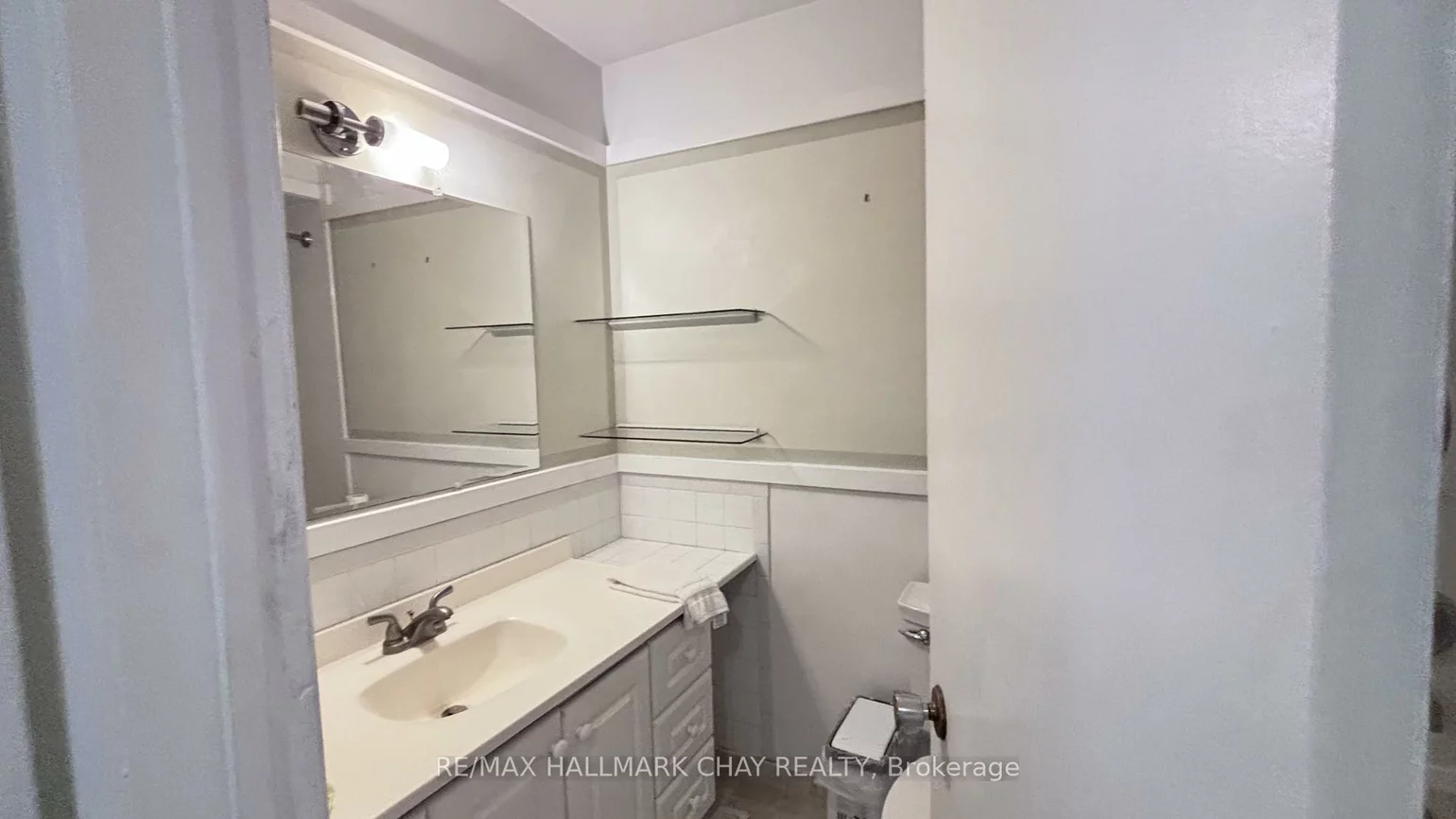 28, Donald, Queen's Park, Barrie