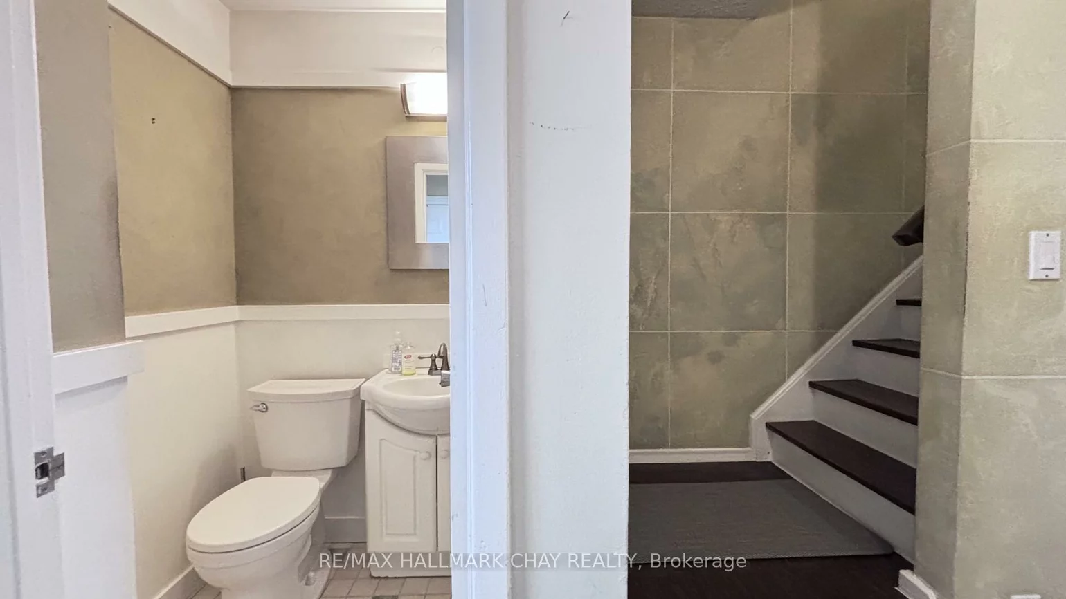 28, Donald, Queen's Park, Barrie