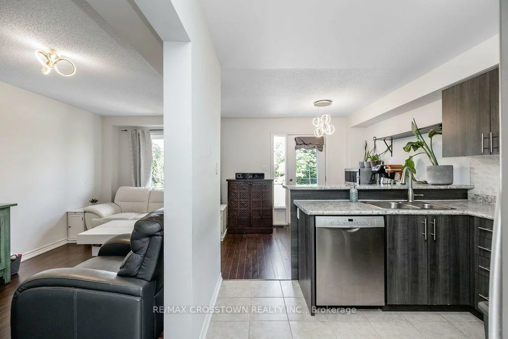 43, Madelaine, Painswick South, Barrie