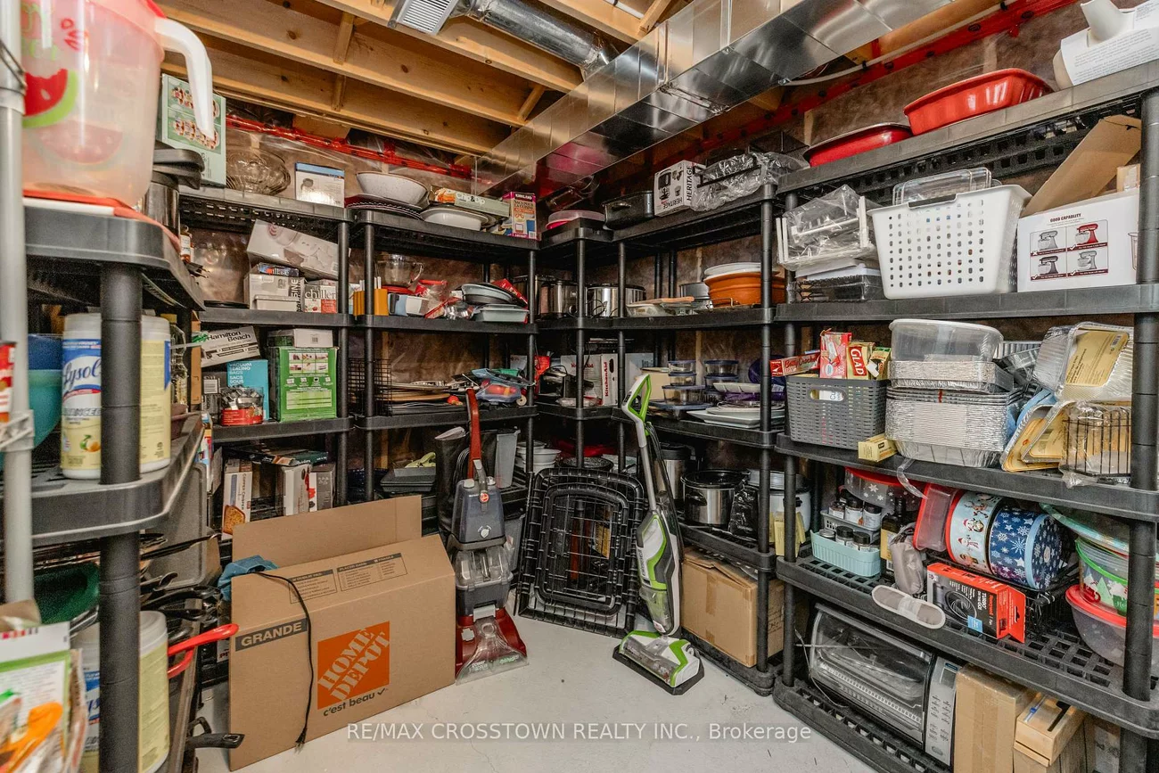 43, Madelaine, Painswick South, Barrie