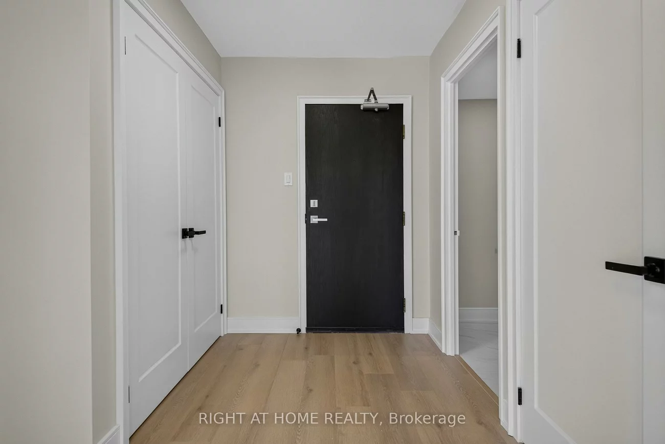 65, Ellen, City Centre, Barrie