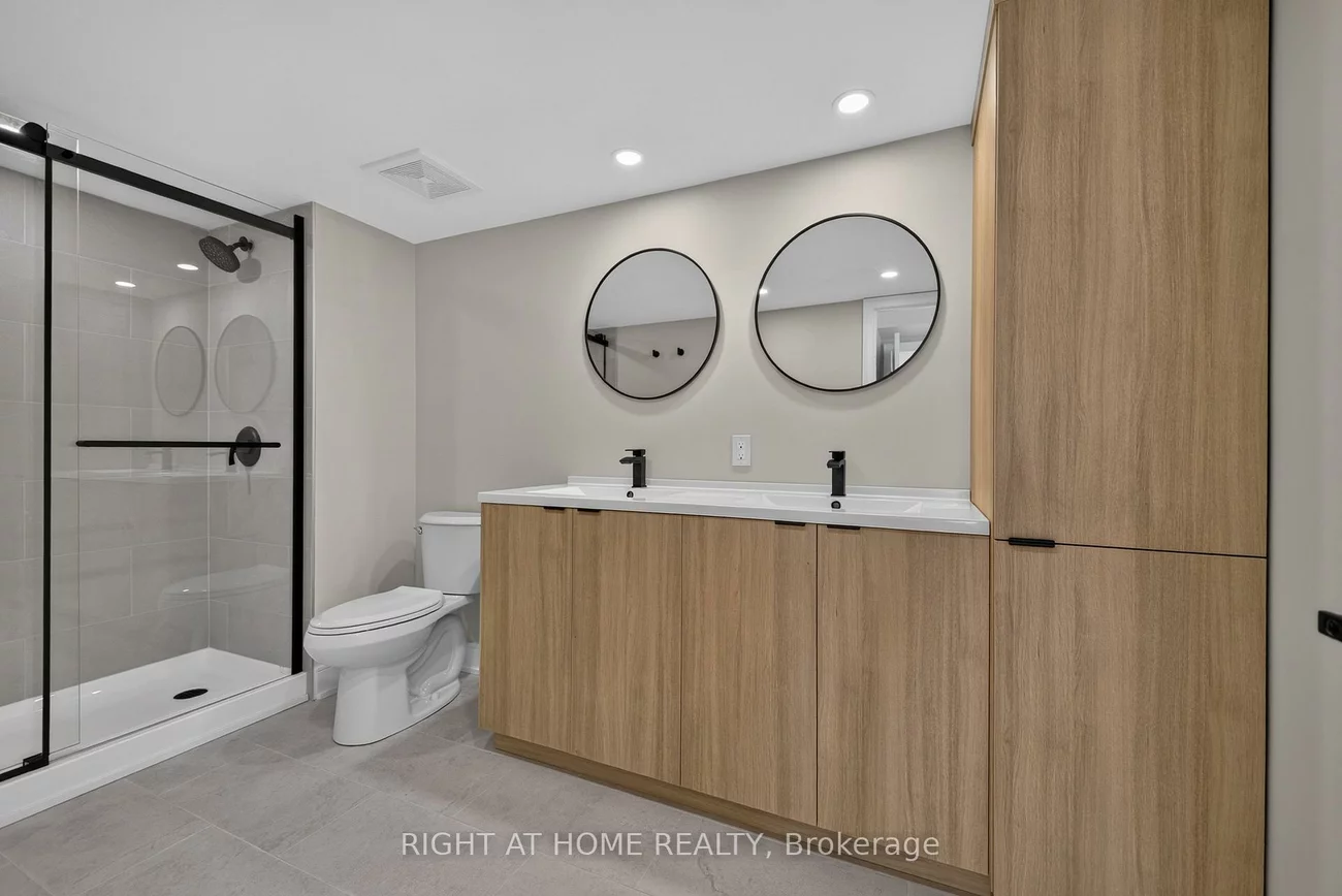 65, Ellen, City Centre, Barrie