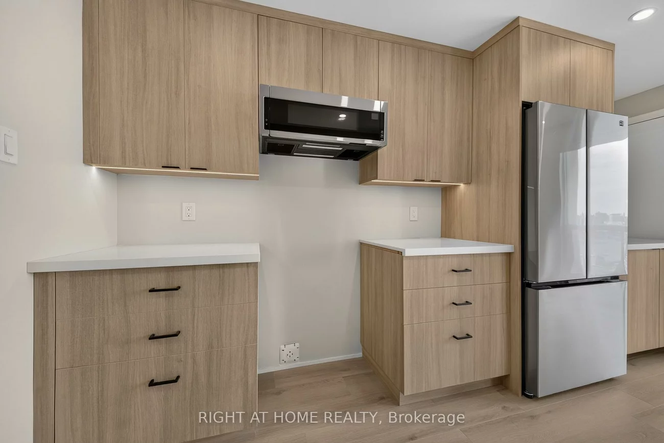 65, Ellen, City Centre, Barrie