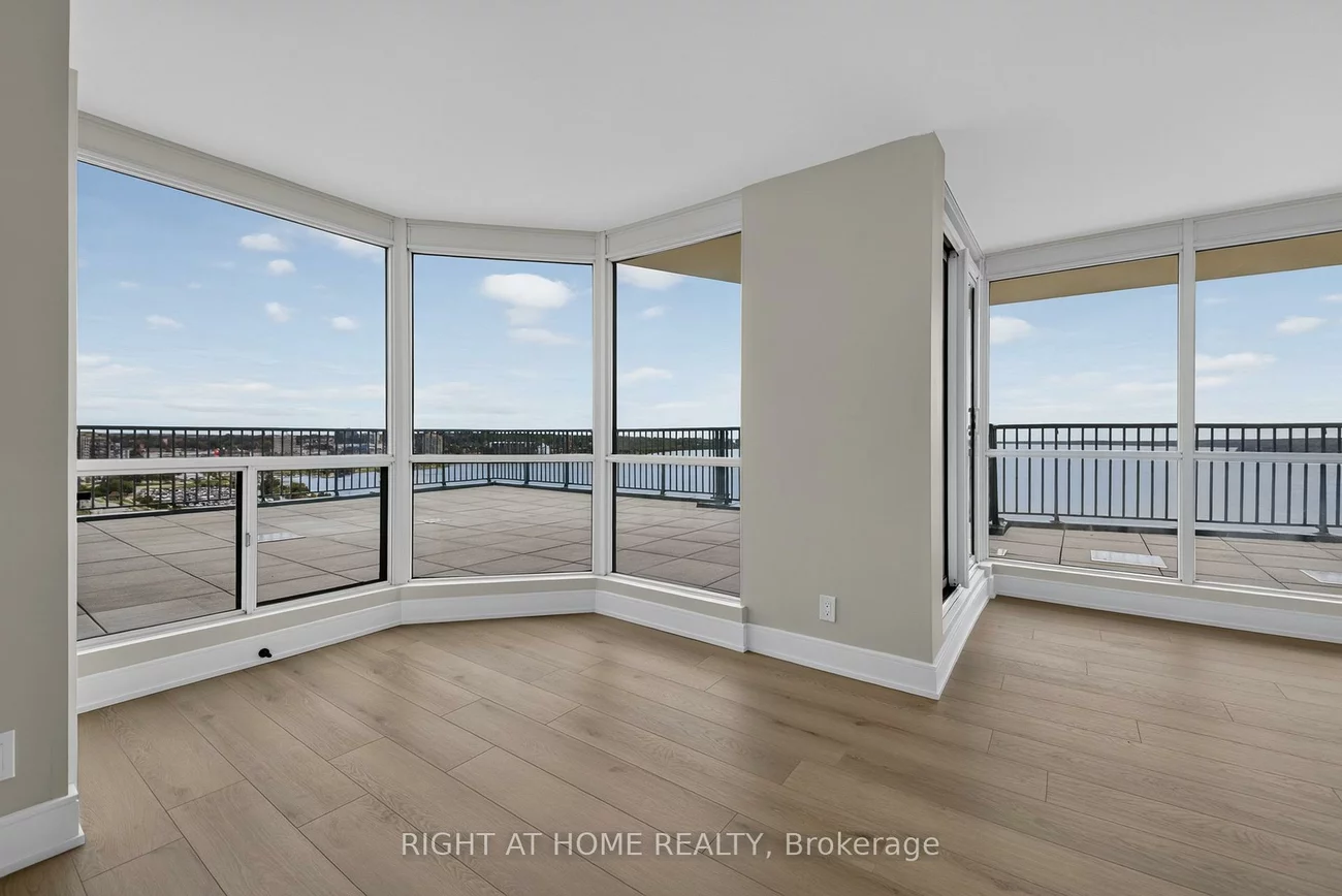65, Ellen, City Centre, Barrie