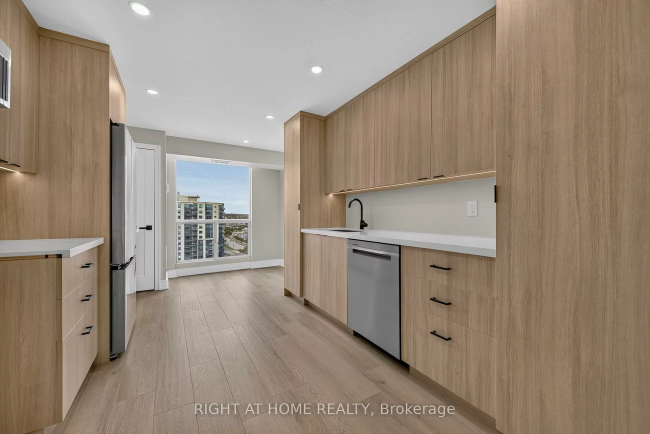 65, Ellen, City Centre, Barrie