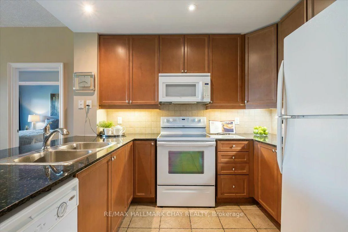 33, Ellen, Lakeshore, Barrie