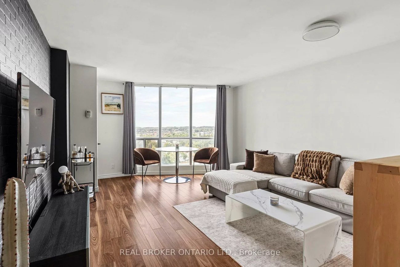 65, Ellen, City Centre, Barrie
