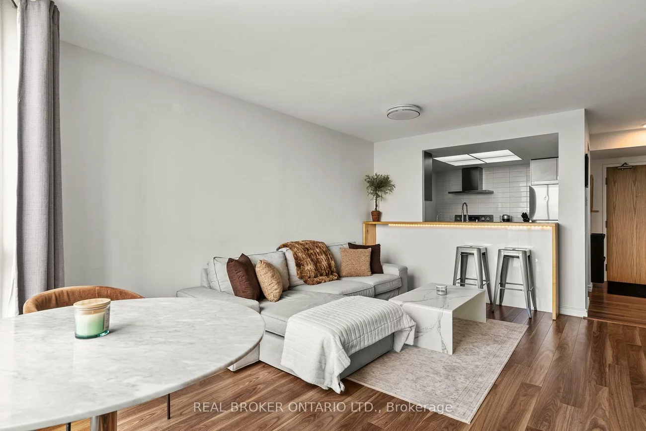 65, Ellen, City Centre, Barrie