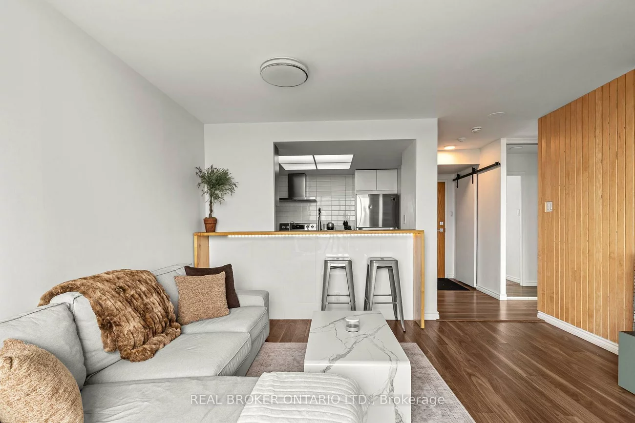 65, Ellen, City Centre, Barrie