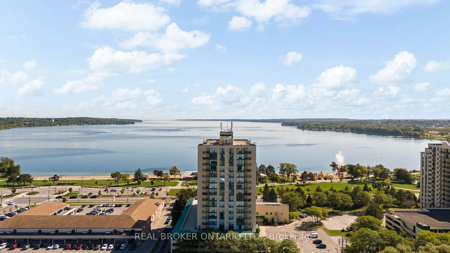 65, Ellen, City Centre, Barrie