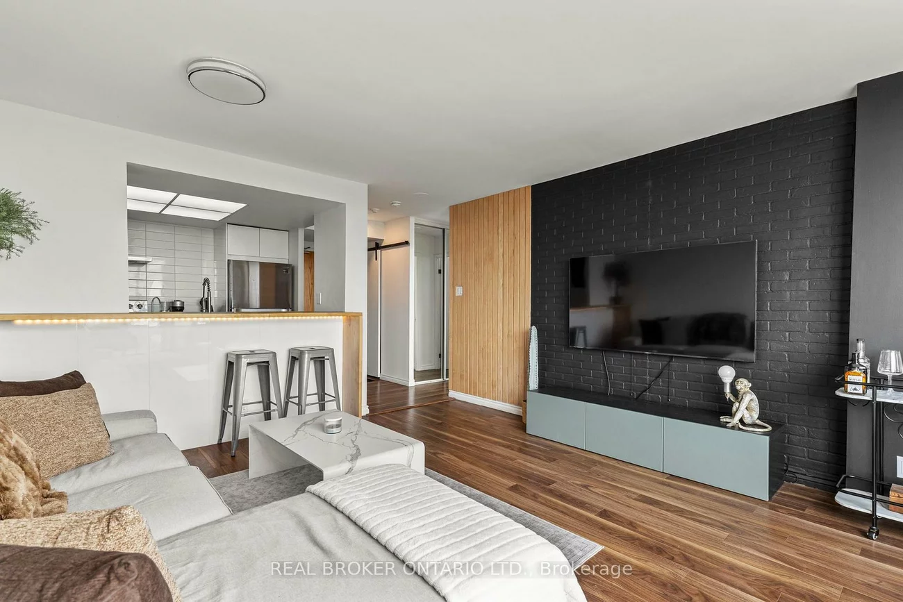 65, Ellen, City Centre, Barrie