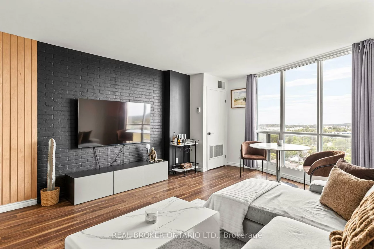 65, Ellen, City Centre, Barrie