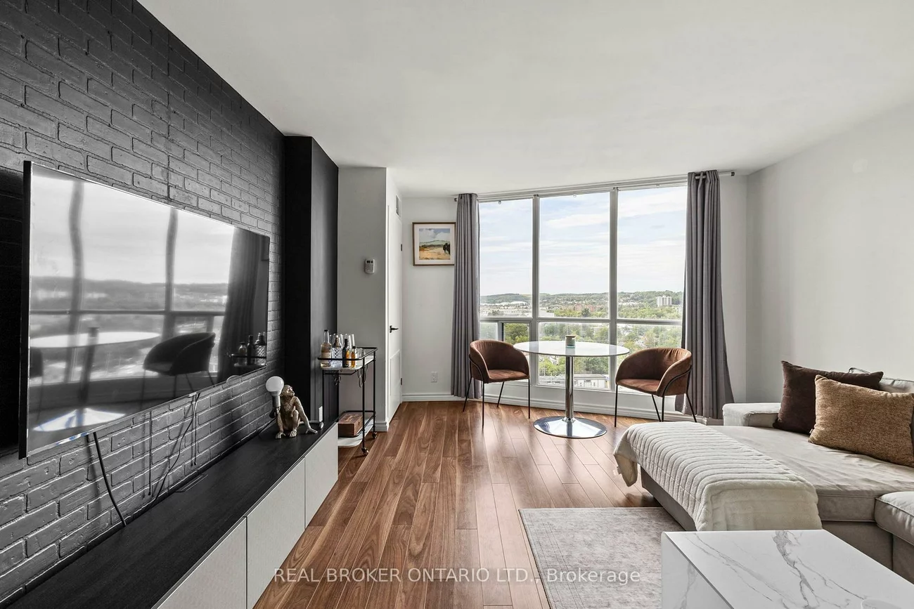 65, Ellen, City Centre, Barrie