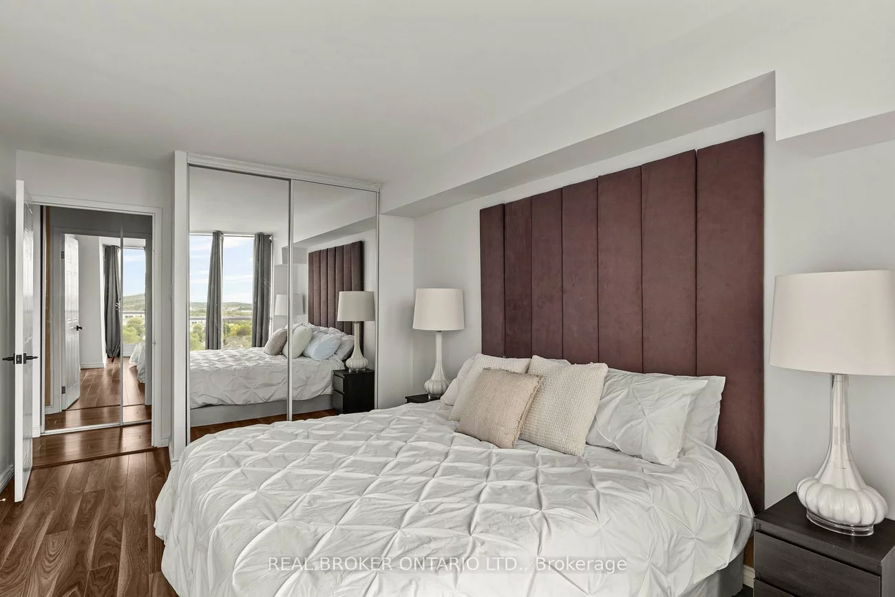 65, Ellen, City Centre, Barrie