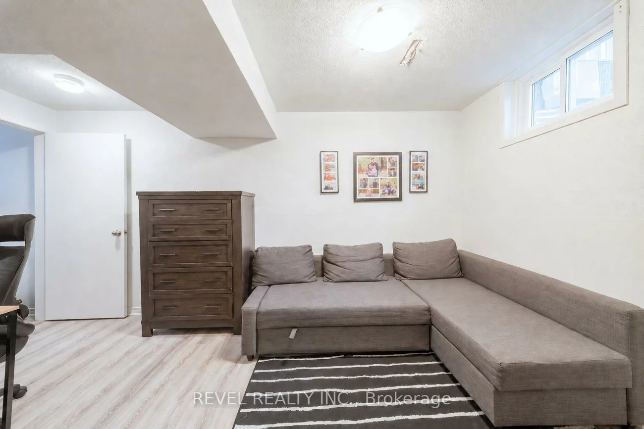 63, Ferris, Cundles East, Barrie