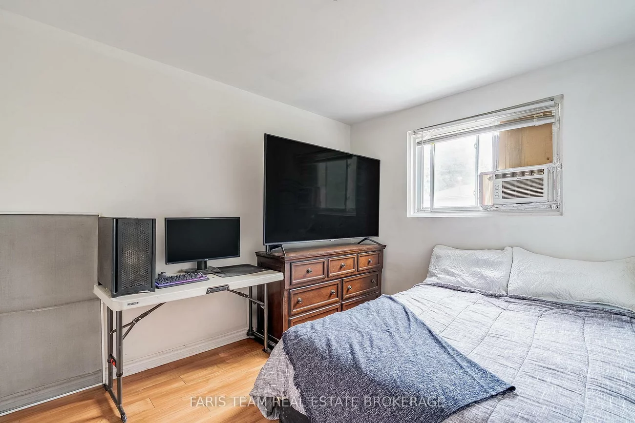 63, Ferris, Cundles East, Barrie