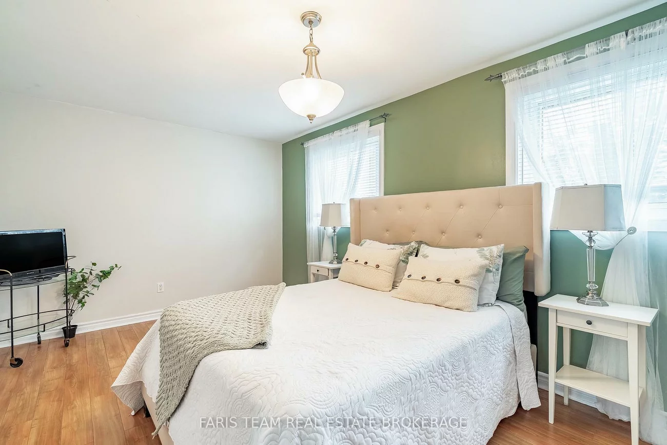 63, Ferris, Cundles East, Barrie