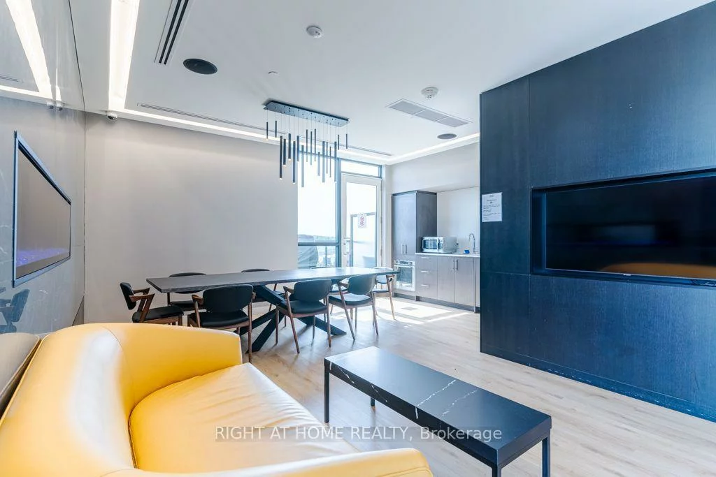 681, Yonge, Painswick South, Barrie
