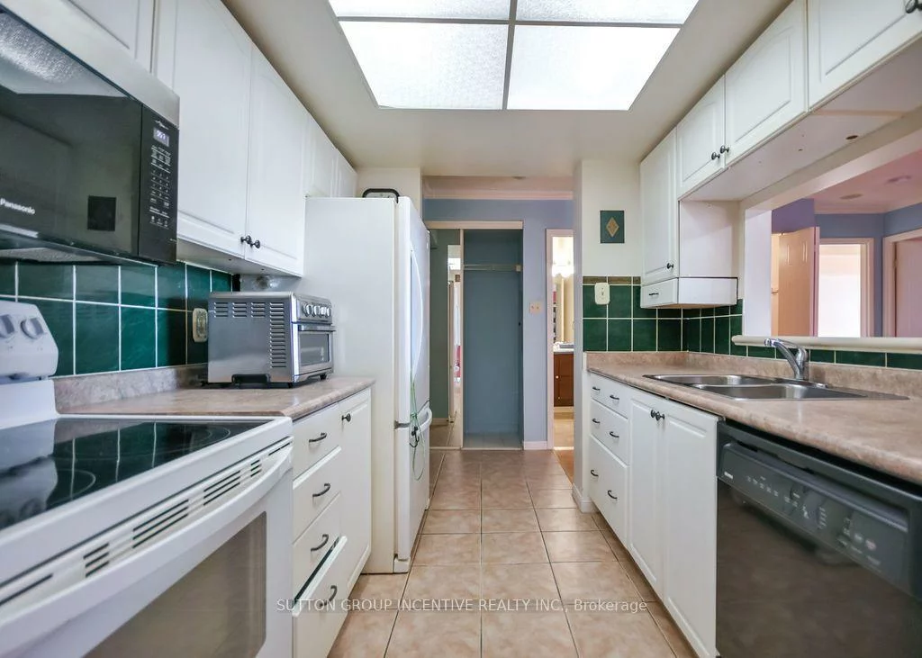 65, Ellen, City Centre, Barrie