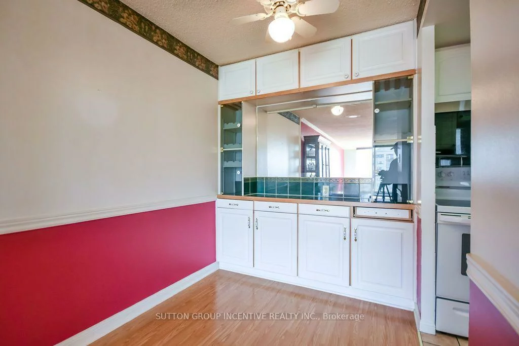 65, Ellen, City Centre, Barrie