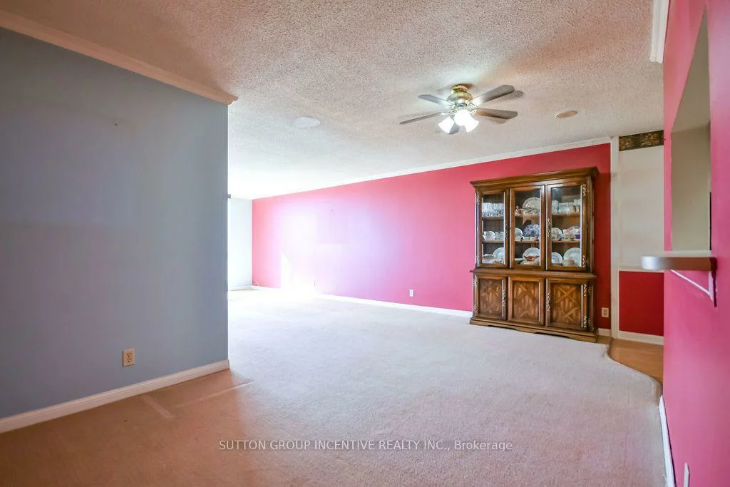 65, Ellen, City Centre, Barrie