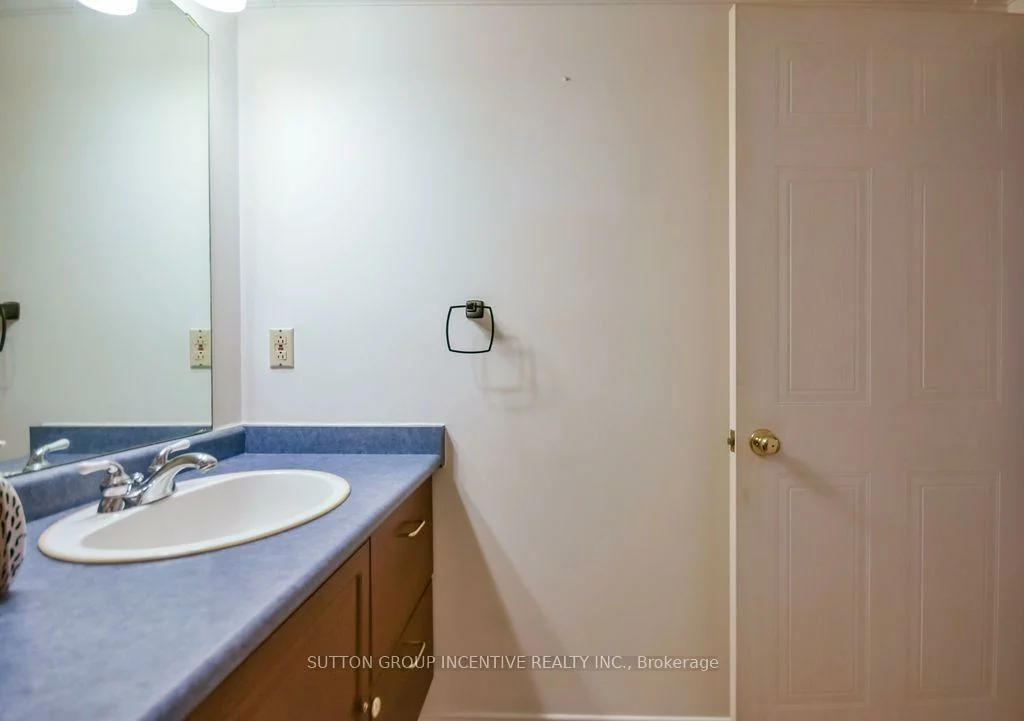 65, Ellen, City Centre, Barrie