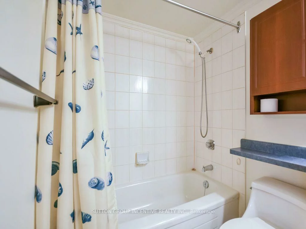 65, Ellen, City Centre, Barrie