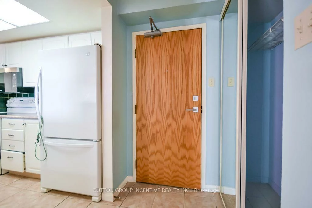 65, Ellen, City Centre, Barrie