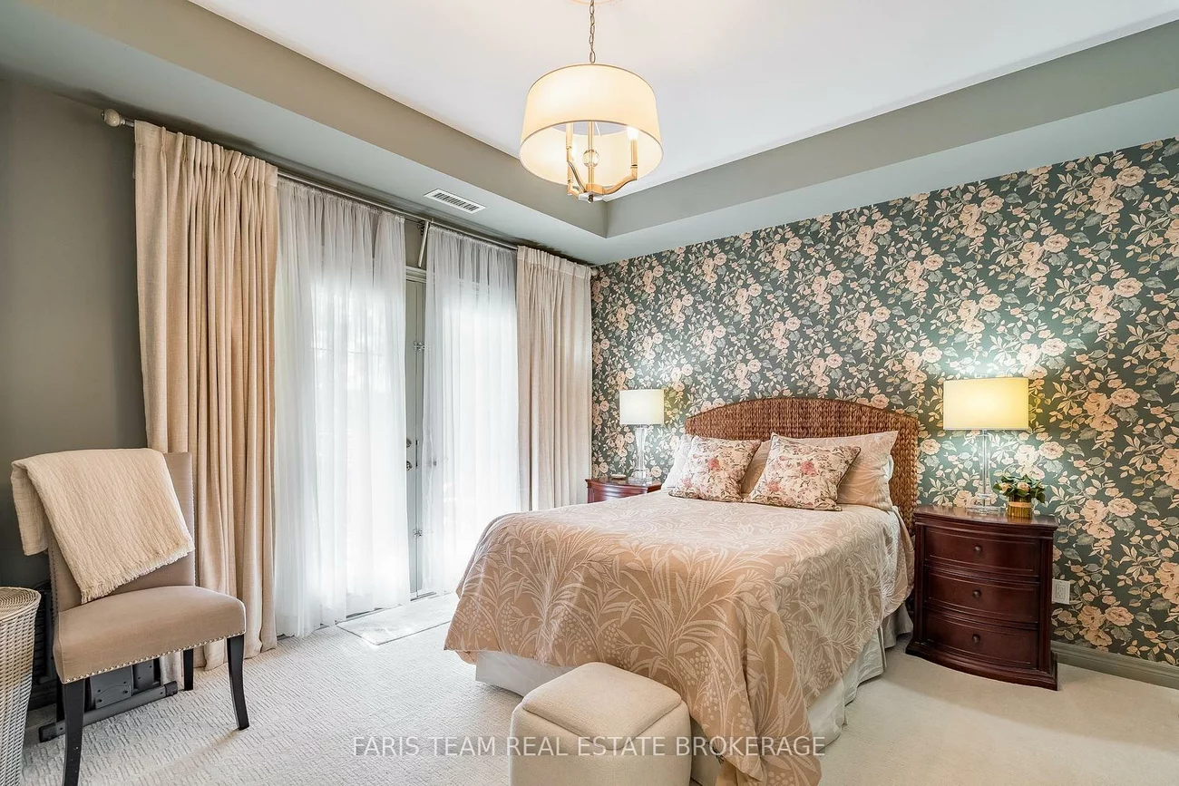 200, Collier, Codrington, Barrie