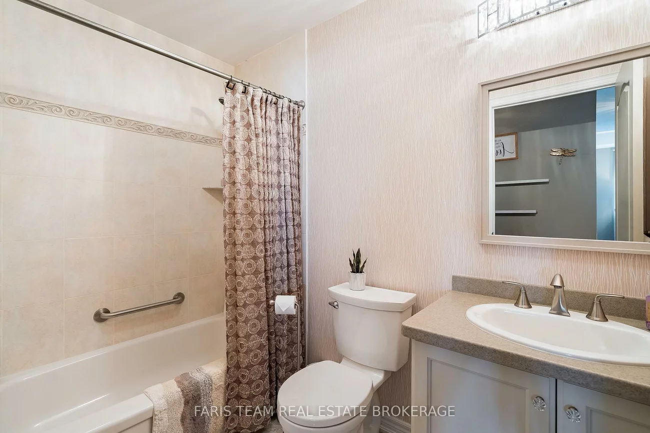 200, Collier, Codrington, Barrie