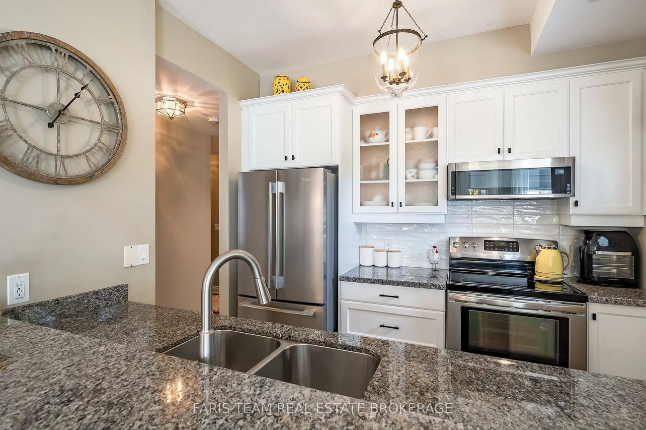 200, Collier, Codrington, Barrie