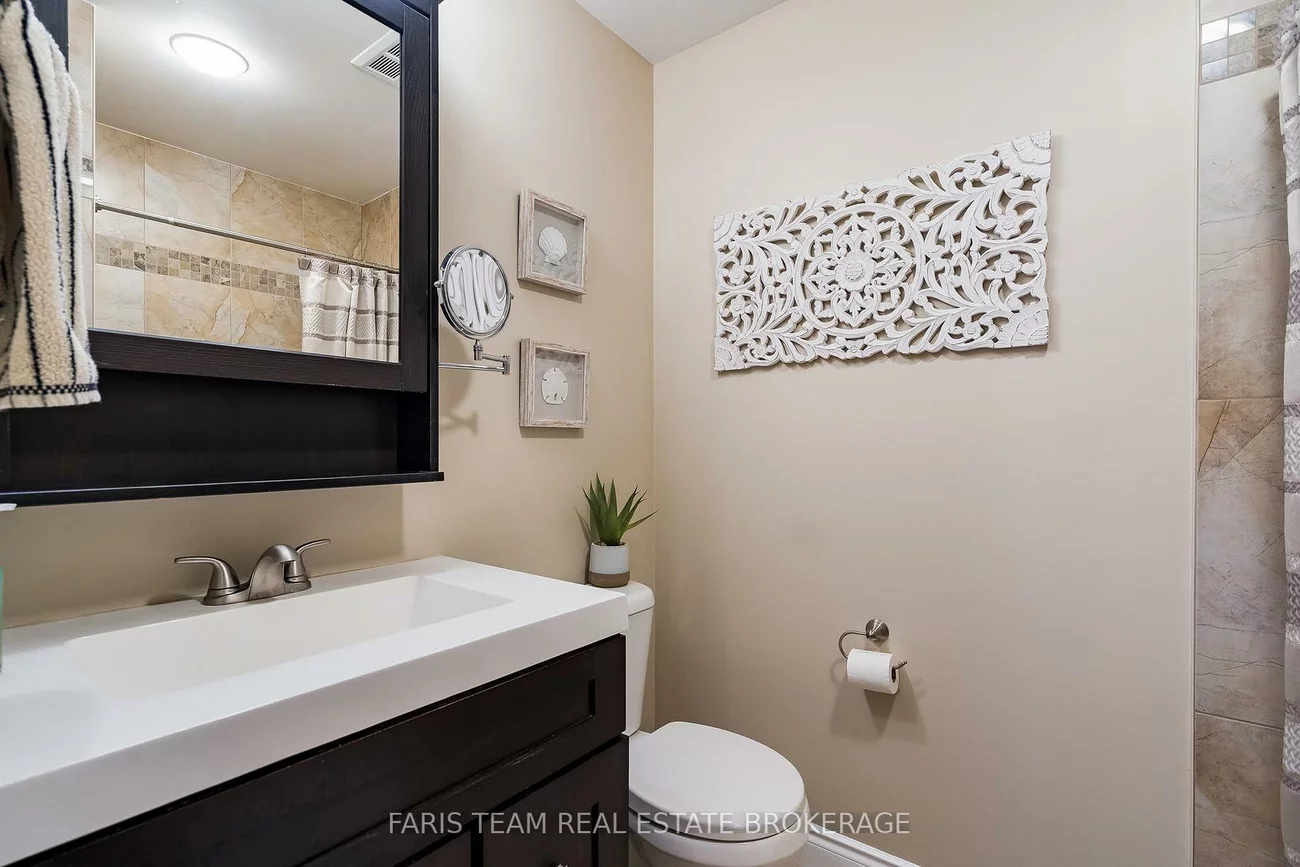 200, Collier, Codrington, Barrie