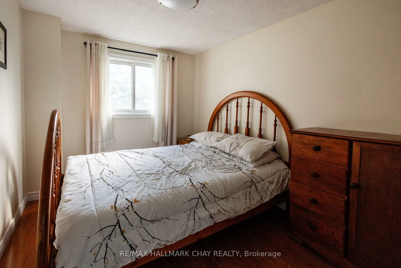 261, Rose, Wellington, Barrie