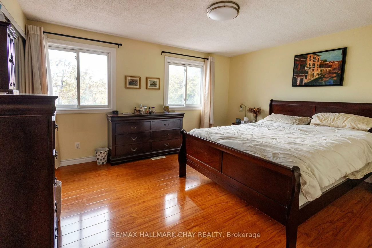 261, Rose, Wellington, Barrie