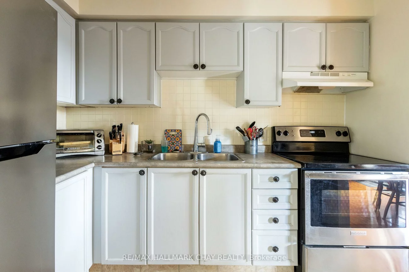 261, Rose, Wellington, Barrie