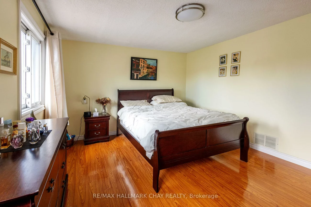 261, Rose, Wellington, Barrie