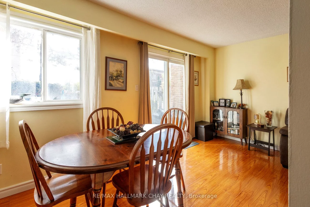 261, Rose, Wellington, Barrie