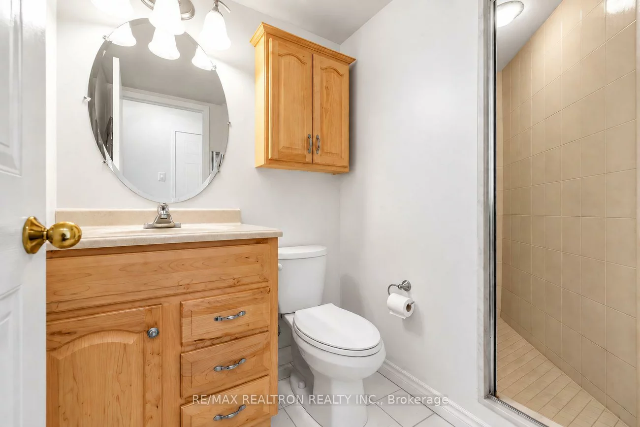 75, Ellen, City Centre, Barrie