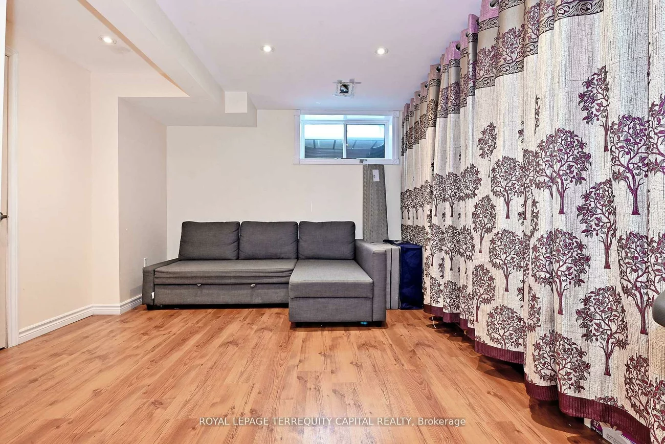 29, Madelaine, Painswick South, Barrie
