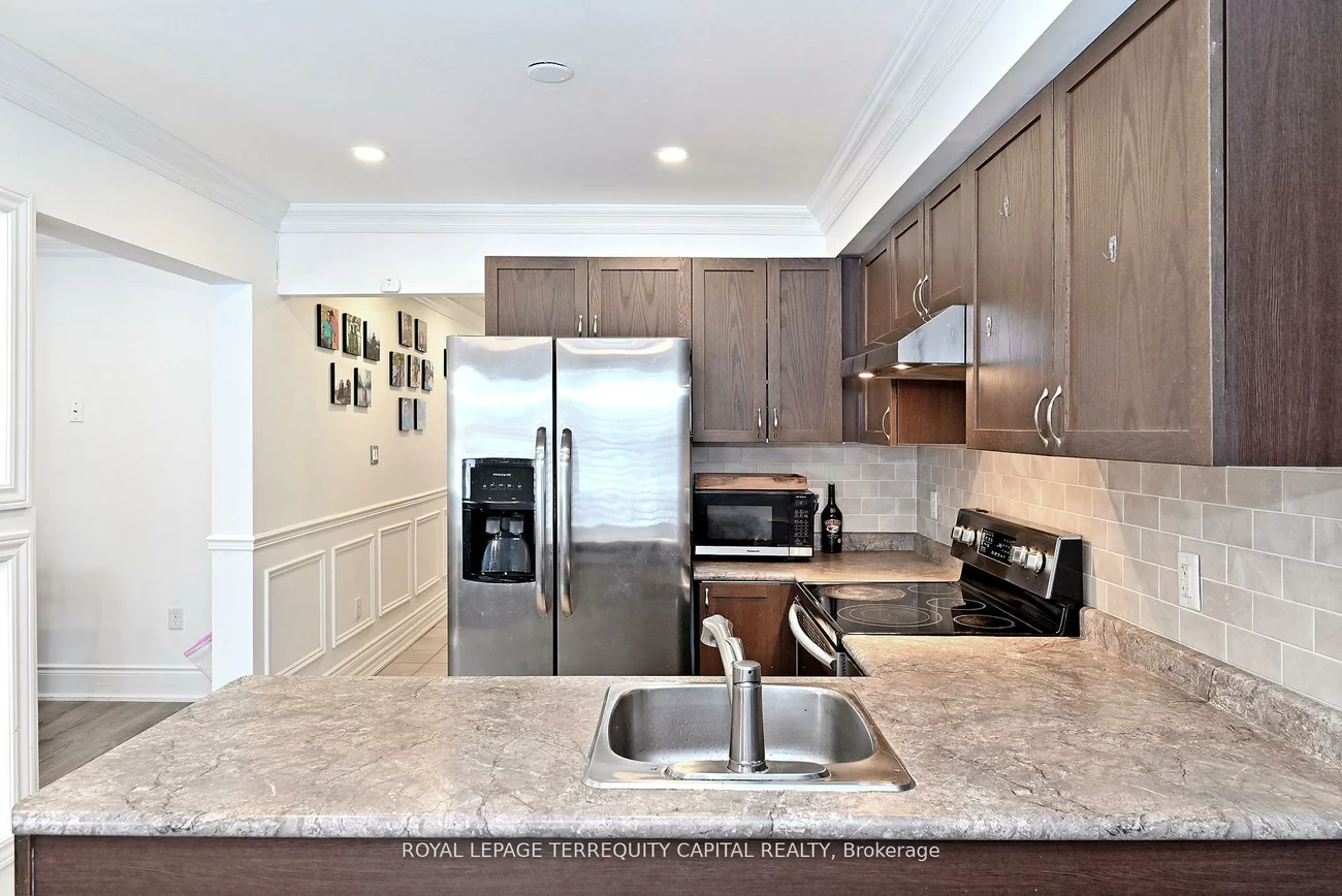 29, Madelaine, Painswick South, Barrie