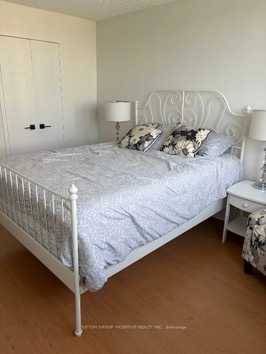 75, Ellen, City Centre, Barrie