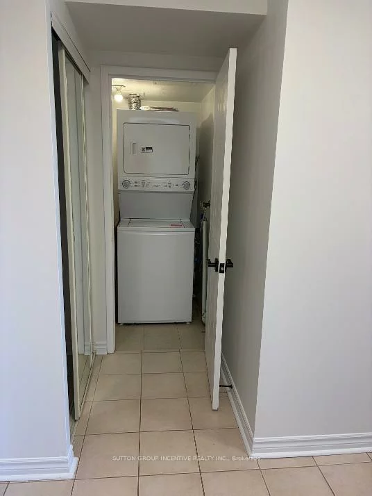 75, Ellen, City Centre, Barrie