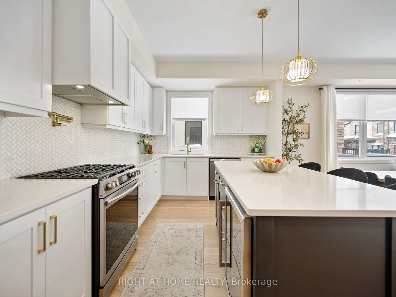8-50, Baynes, Bradford, Bradford West Gwillimbury