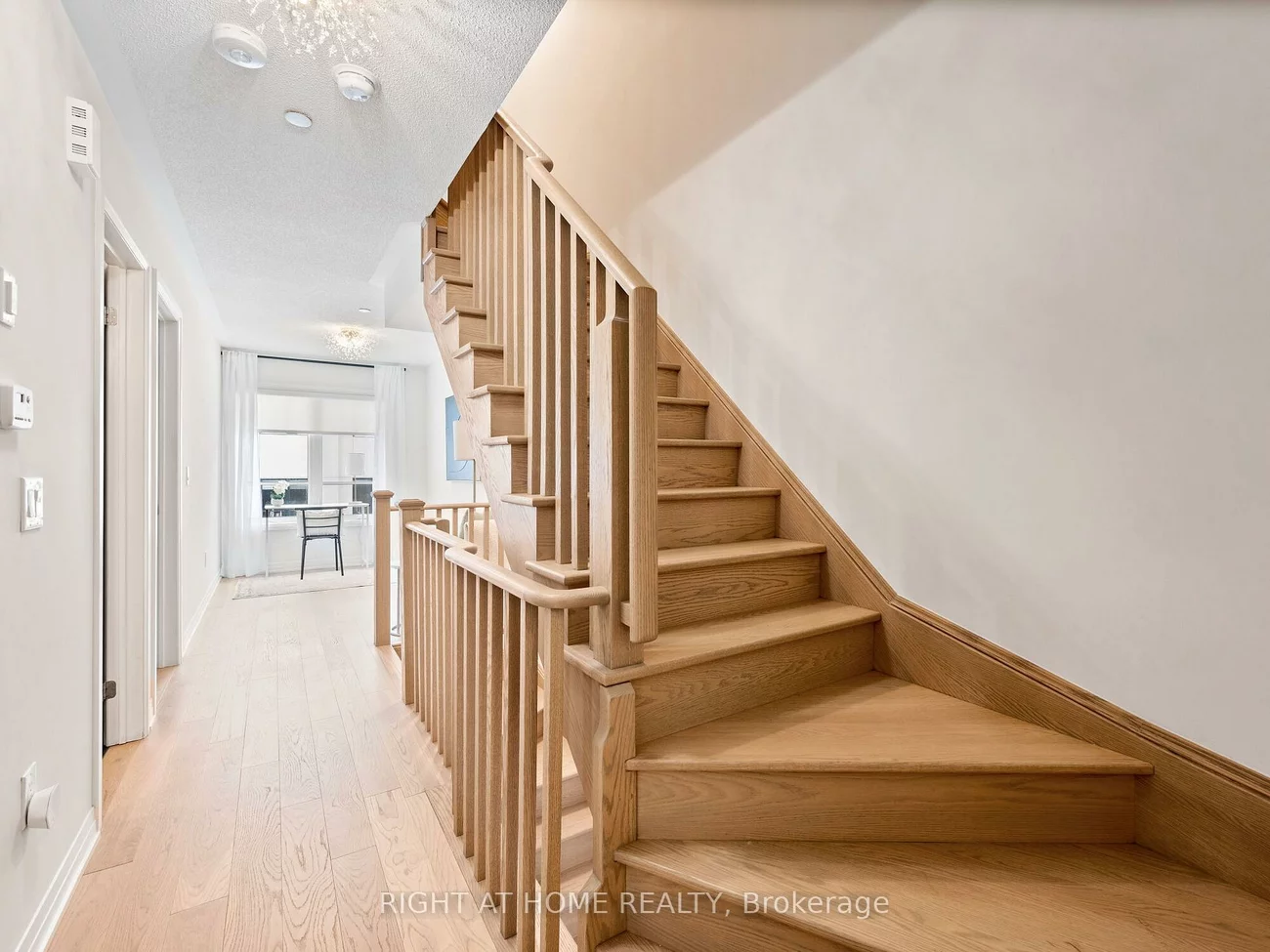 8-50, Baynes, Bradford, Bradford West Gwillimbury