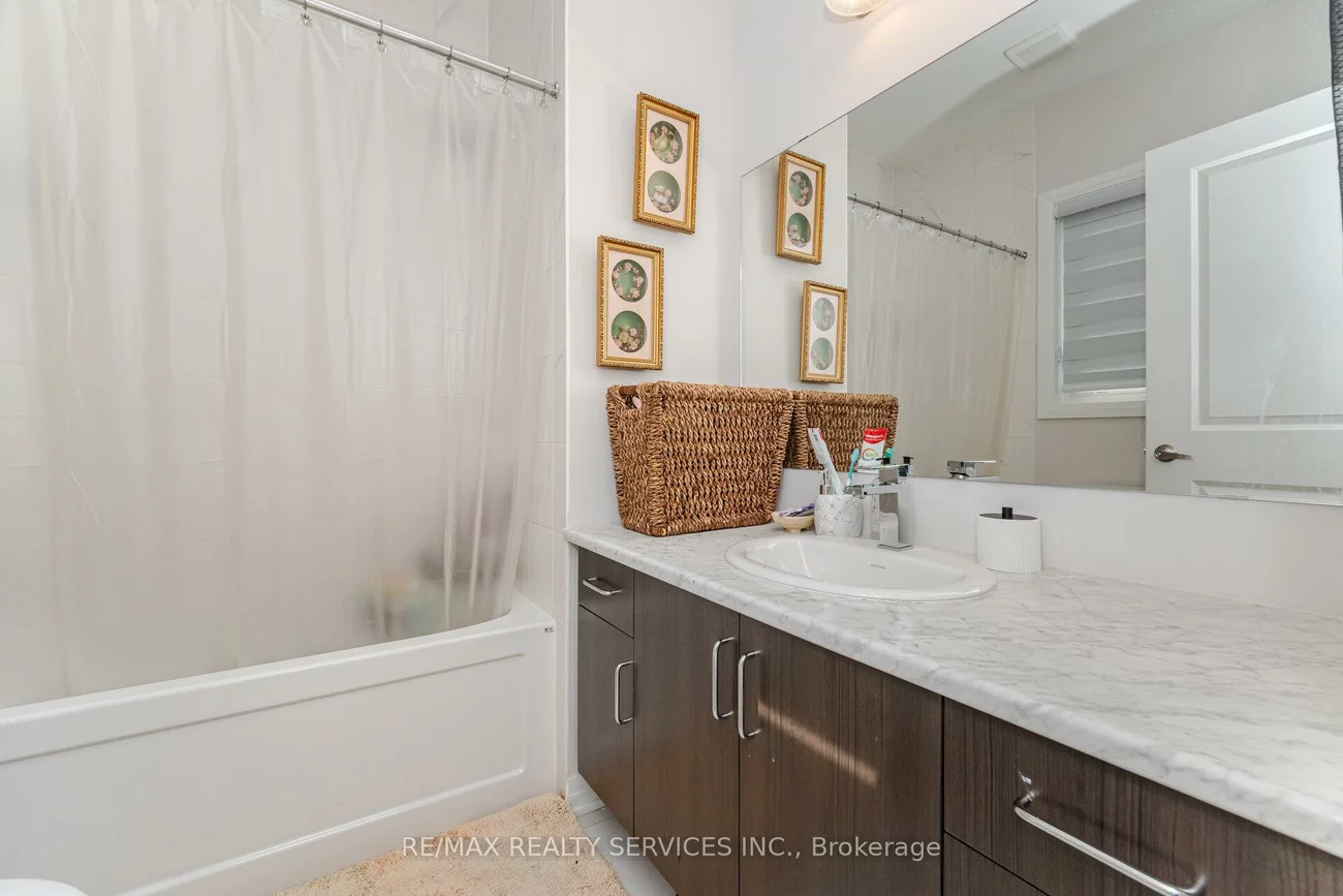 220, Dissette, Bradford, Bradford West Gwillimbury