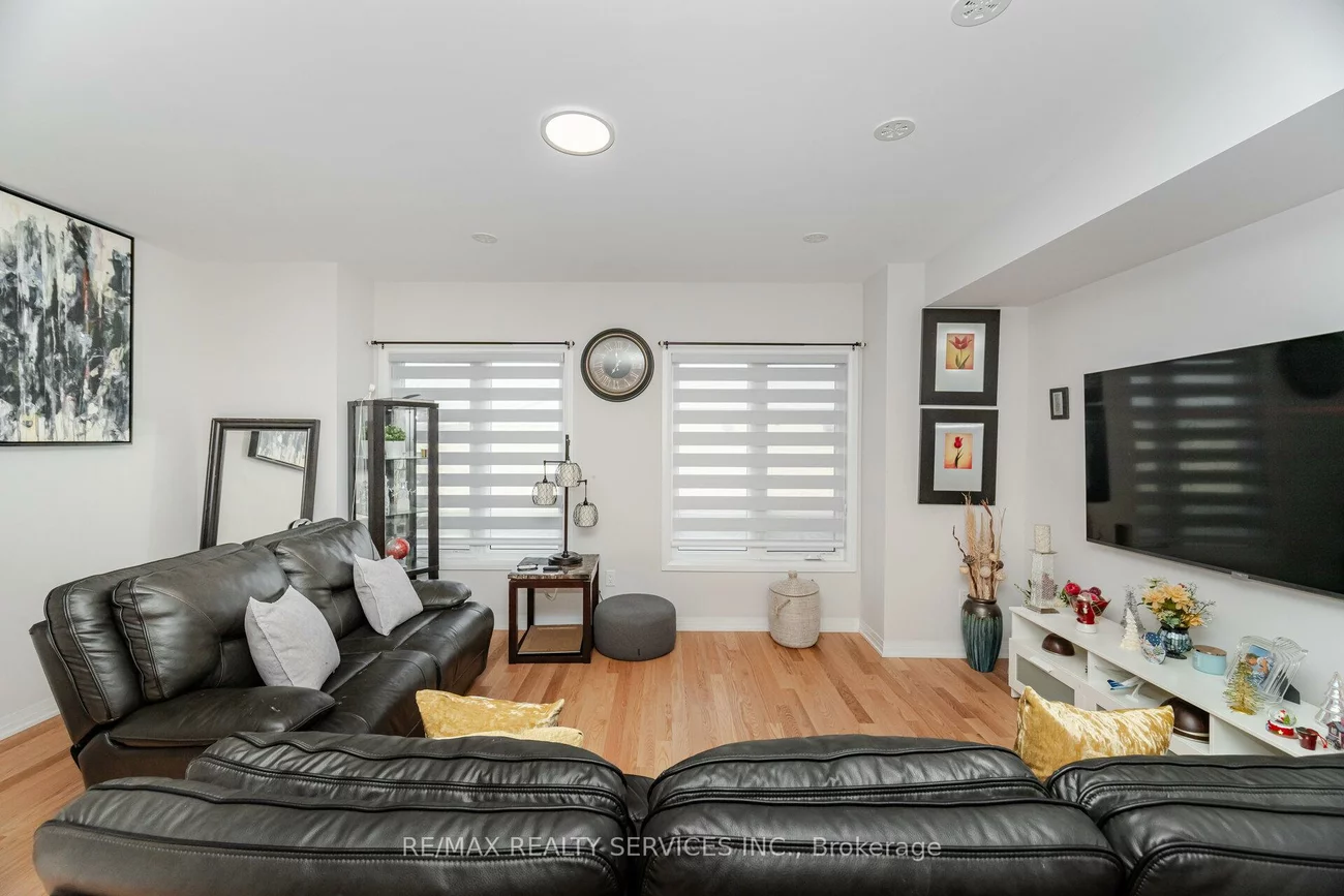 220, Dissette, Bradford, Bradford West Gwillimbury