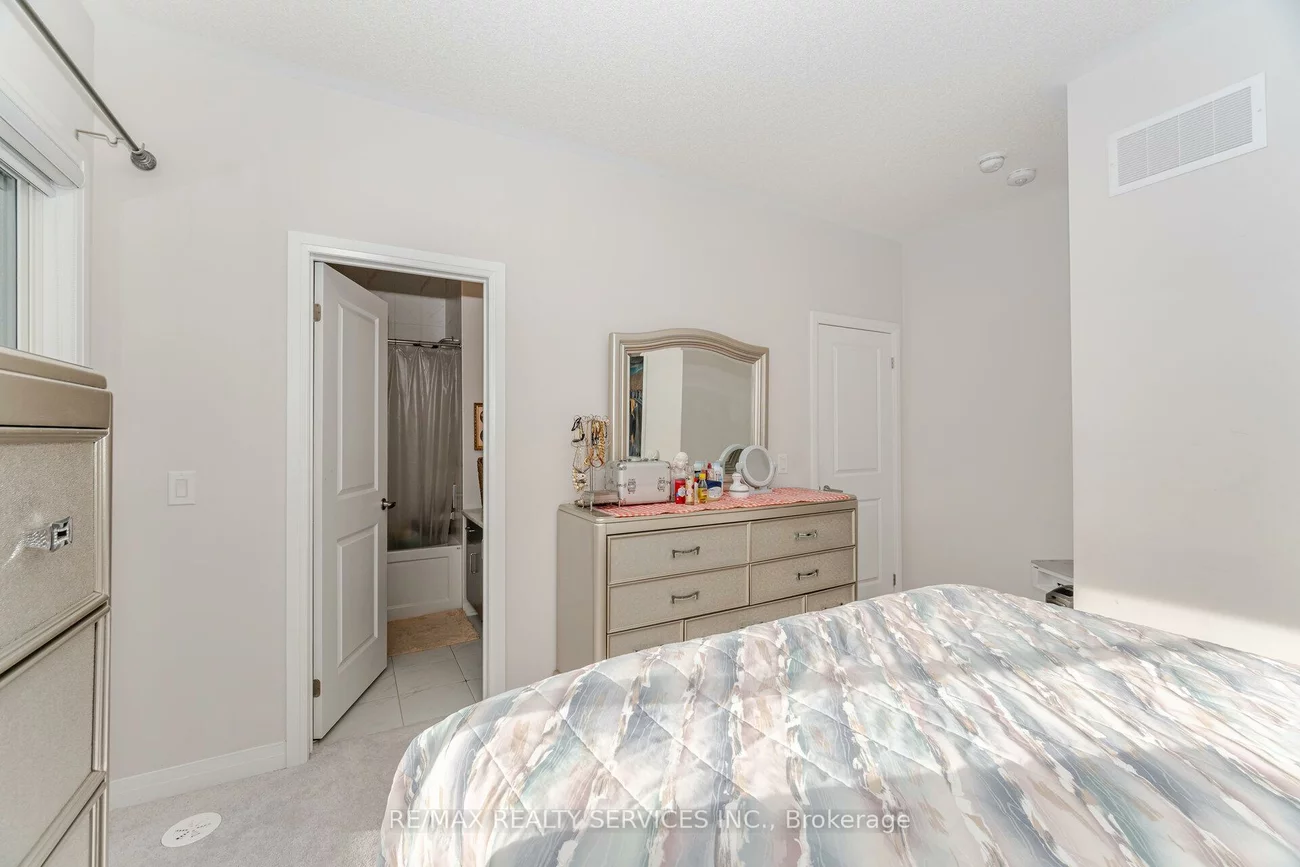 220, Dissette, Bradford, Bradford West Gwillimbury