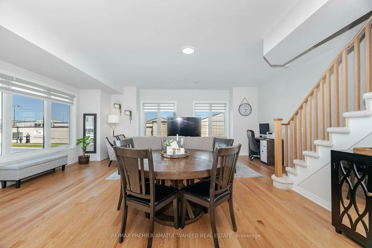 220, Dissette, Bradford, Bradford West Gwillimbury