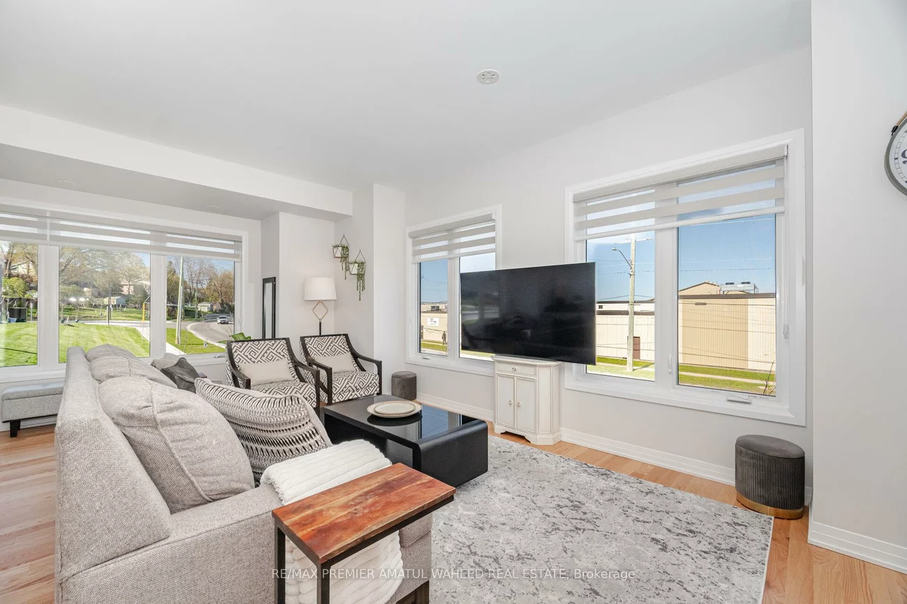 220, Dissette, Bradford, Bradford West Gwillimbury