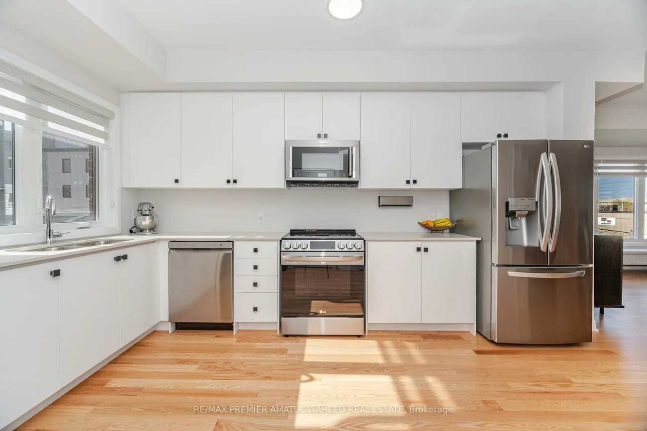 220, Dissette, Bradford, Bradford West Gwillimbury